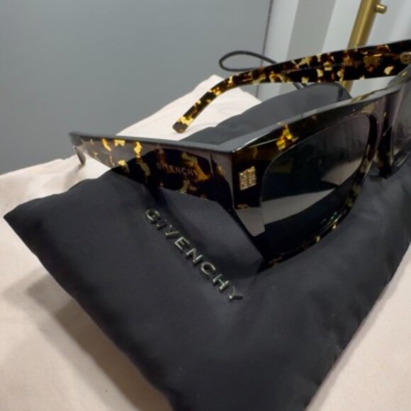 Givenchy Sunglasses - Picture 6 of 6